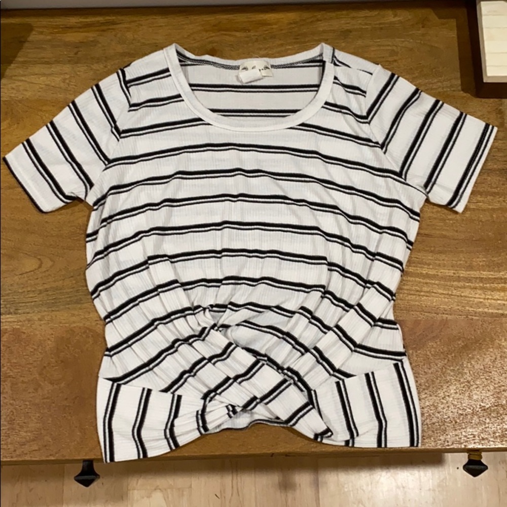 Cute striped top - Picture 3 of 3